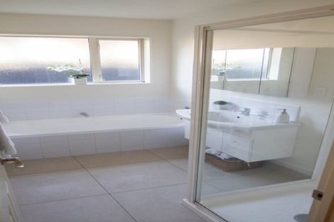 Photo of property in 17 Six Silvers Avenue, Halswell, Christchurch, 8025