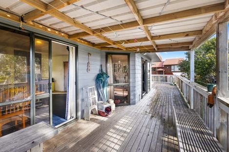 Photo of property in 72 Waiora Road, Stanmore Bay, Whangaparaoa, 0932