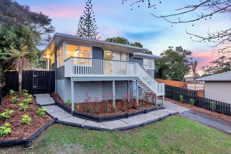 Photo of property in 17 Temuri Place, Glendene, Auckland, 0602