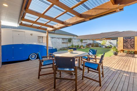 Photo of property in 12 Whitford Place, Rototuna North, Hamilton, 3210