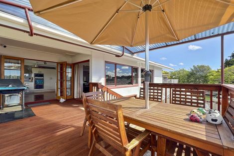 Photo of property in 12 Frank Place, Hillpark, Auckland, 2102
