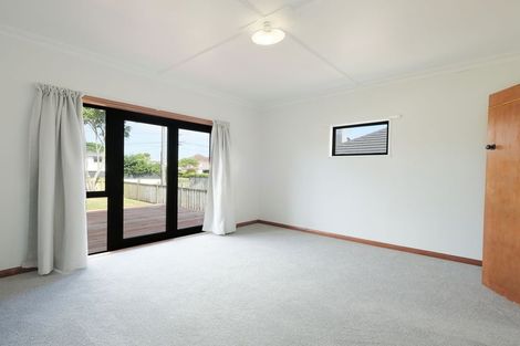 Photo of property in 125 Brooklands Road, Brooklands, New Plymouth, 4310