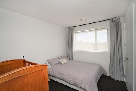 Photo of property in 76 Johnstone Drive, Fitzherbert, Palmerston North, 4410