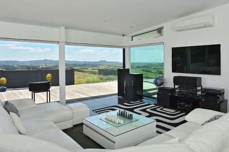 Photo of property in 77 Rangiuru Drive, Parua Bay, Onerahi, 0192