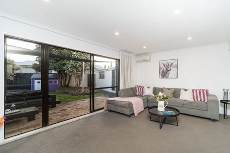 Photo of property in 21 Lyndale Place, Kelvin Grove, Palmerston North, 4414