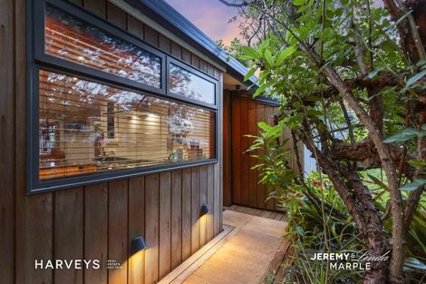 Photo of property in 17 West Lynn Road, Titirangi, Auckland, 0604
