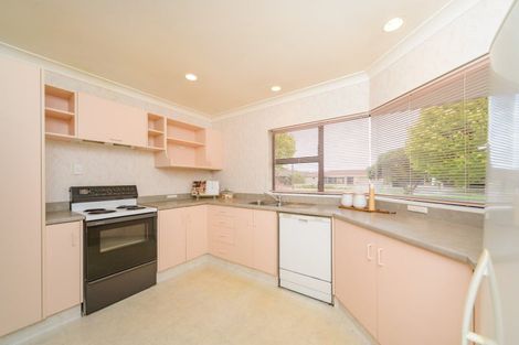 Photo of property in 112 John F Kennedy Drive, Milson, Palmerston North, 4414