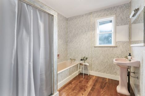 Photo of property in 58 Yeovil Road, Te Atatu Peninsula, Auckland, 0610