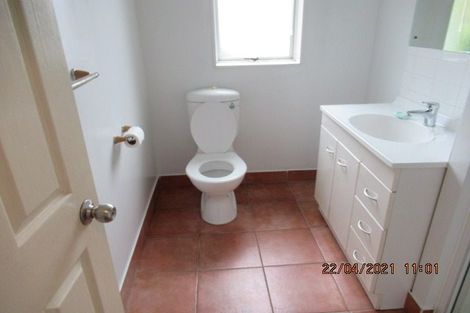 Photo of property in 13 Huruhuru Road, Massey, Auckland, 0614