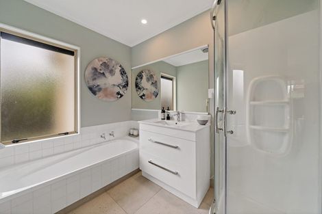 Photo of property in 8 Sheriff Place, Randwick Park, Auckland, 2105