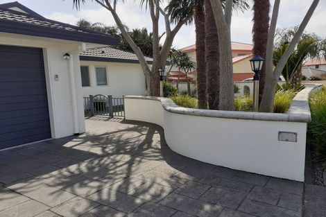 Photo of property in 12 Shelter Grove, Frankleigh Park, New Plymouth, 4310