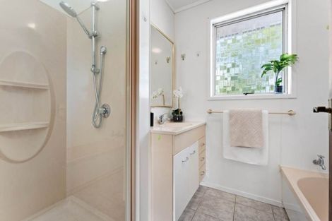 Photo of property in 16 Newham Place, Henderson, Auckland, 0612