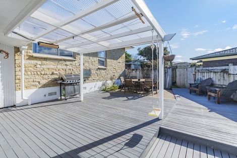 Photo of property in 71 Ray Small Drive, Pahurehure, Papakura, 2113