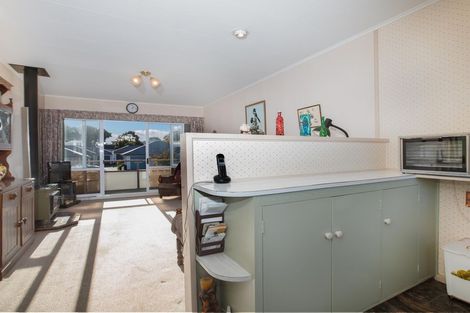 Photo of property in 3b Whitehouse Road, Titahi Bay, Porirua, 5022