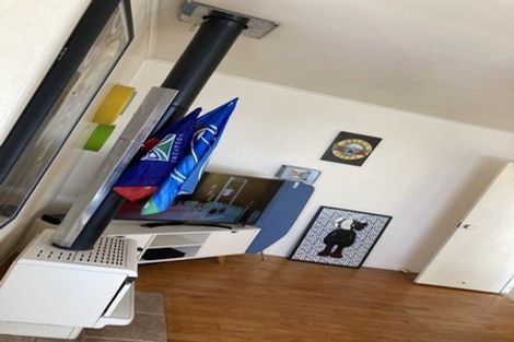 Photo of property in 11 Aplin Place, Birkdale, Auckland, 0626