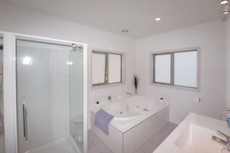 Photo of property in 20 The Fjord, Aotea, Porirua, 5024