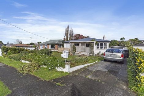 Photo of property in 60 Yeovil Road, Te Atatu Peninsula, Auckland, 0610