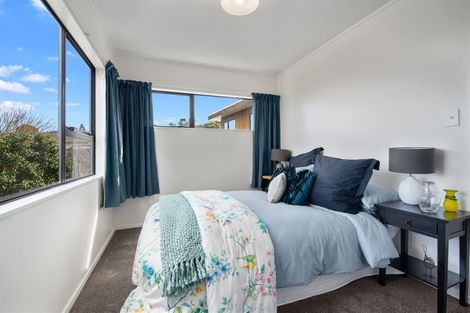 Photo of property in 2/5 Remus Place, Totara Vale, Auckland, 0629