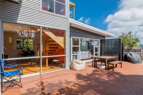 Photo of property in 17 Hughes Street, Waikanae Beach, Waikanae, 5036