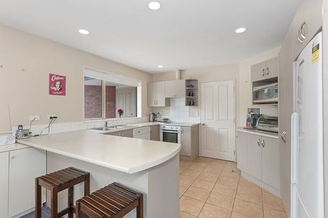 Photo of property in 27 Mataroa Place, Parklands, Christchurch, 8083