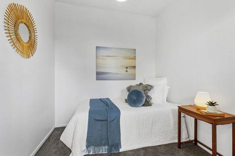 Photo of property in 94 Endeavour Street, Lyall Bay, Wellington, 6022