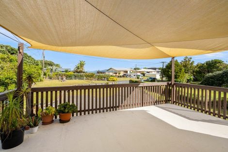 Photo of property in 11 Karoro Road, One Tree Point, 0118