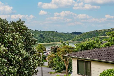 Photo of property in 13 Kinnel Grove, Papakowhai, Porirua, 5024