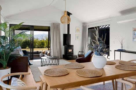 Photo of property in 2 Wanderer Lane, Jacks Point, Queenstown, 9371