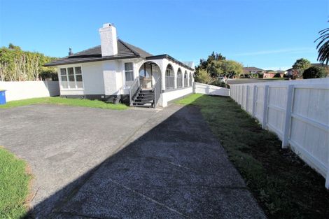 Photo of property in 44 Kervil Avenue, Te Atatu Peninsula, Auckland, 0610