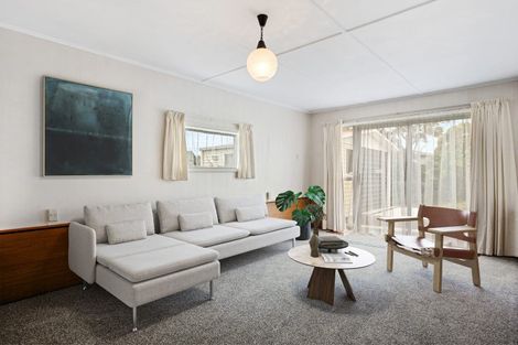 Photo of property in 22 Pokohiwi Road, Normandale, Lower Hutt, 5010