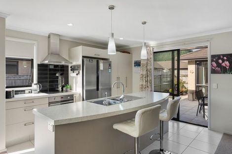 Photo of property in 12 Mcgregor Place, Paraparaumu, 5032