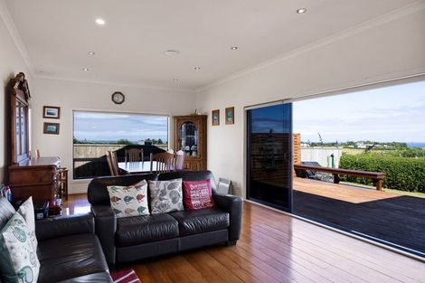 Photo of property in 630 South Road, Omata, New Plymouth, 4374