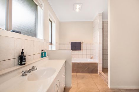 Photo of property in 20 Lemonwood Place, The Gardens, Auckland, 2105