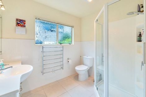 Photo of property in 17 Crestview Place, Browns Bay, Auckland, 0630
