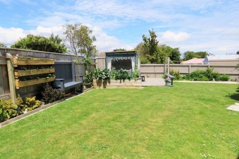 Photo of property in 2 Highbury Drive, Levin, 5510