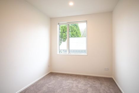 Photo of property in 2/10 Tirimoana Road, Te Atatu South, Auckland, 0602