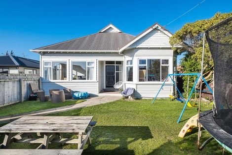 Photo of property in 63a Royal Crescent, Saint Kilda, Dunedin, 9012