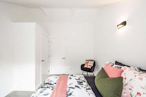 Photo of property in 10 Kakariki Grove, Waikanae, 5036