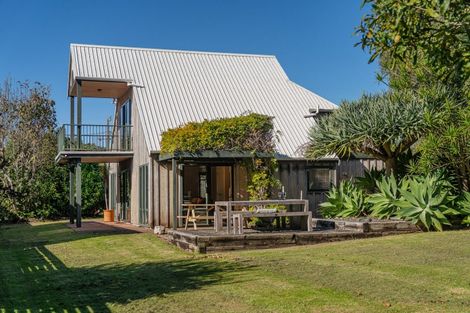 Photo of property in 28 Hahei Beach Road, Hahei, Whitianga, 3591