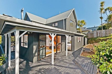 Photo of property in 6 Deverell Place, Northcross, Auckland, 0632