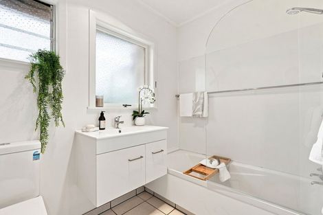 Photo of property in 1/497 Beach Road, Murrays Bay, Auckland, 0630