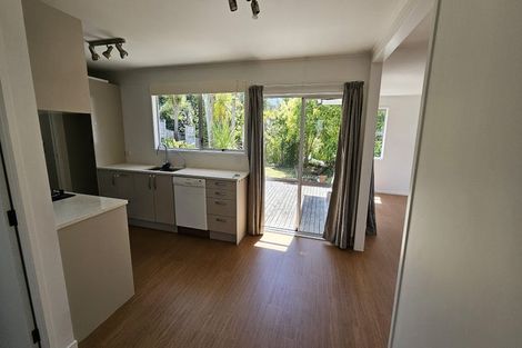 Photo of property in 15 Hewlett Road, Massey, Auckland, 0614