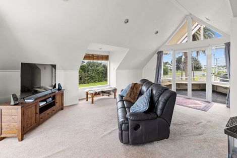 Photo of property in 88 Domett Street, Opunake, 4616