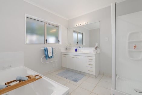 Photo of property in 9 Knightsbridge Place, Bethlehem, Tauranga, 3110