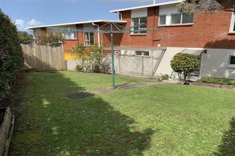 Photo of property in 1/1 Kaihu Street, Northcote, Auckland, 0627