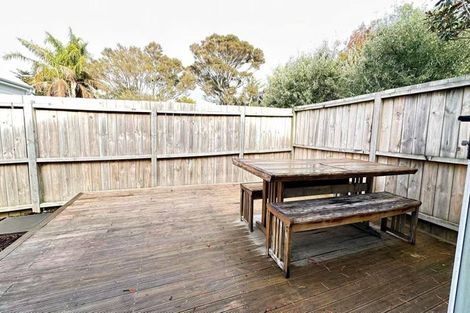 Photo of property in 60 Marine Parade, Mellons Bay, Auckland, 2014