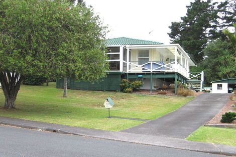 Photo of property in 33 Tamahere Drive, Glenfield, Auckland, 0629