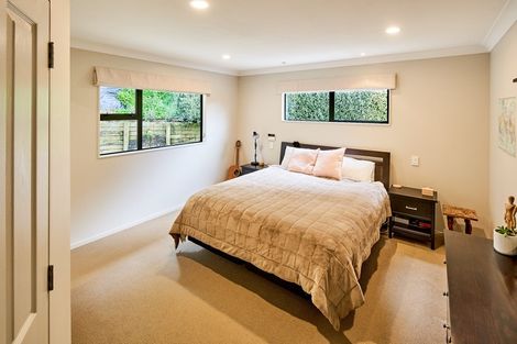 Photo of property in 3 Koukou Place, Normandale, Lower Hutt, 5010