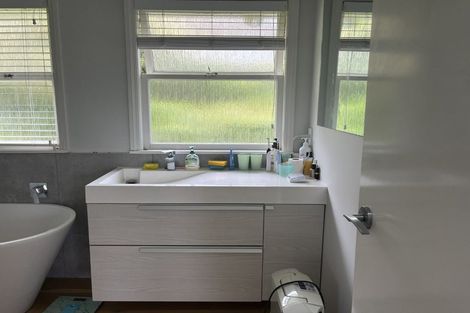 Photo of property in 98 Matipo Road, Mairangi Bay, Auckland, 0630