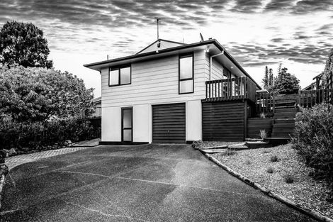 Photo of property in 2/4 Elizabeth Drive, West Harbour, Auckland, 0618